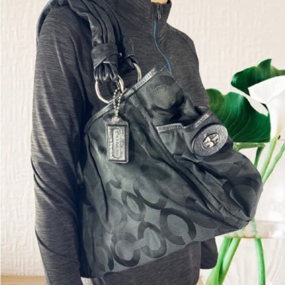 Exquisite Rare Coach # 13232P Pilot Parker Op Art Riley Bag, Black - Picture 16 of 16